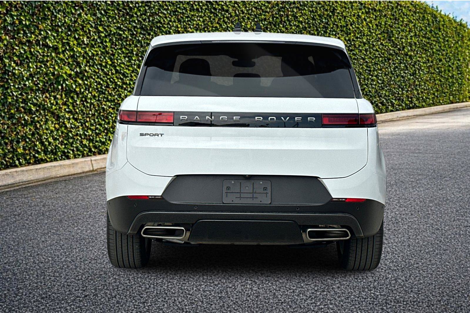 Used 2026 Land Rover Range Rover Sport SE AWD/4WD image 5