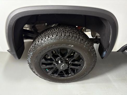 Used 2025 Chevrolet Silverado 2500 Custom w/ Custom Value Package image 13