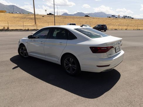 Used 2021 Volkswagen Jetta R-Line image 4