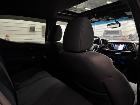 Used 2017 Toyota Tacoma TRD Off-Road image 29