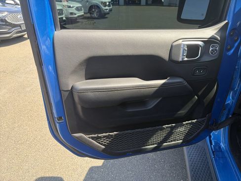 Used 2023 Jeep Wrangler Unlimited Sahara w/ Cold Weather Group AWD/4WD image 19