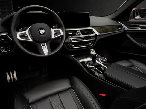 Used 2023 BMW M550i xDrive AWD/4WD image 2