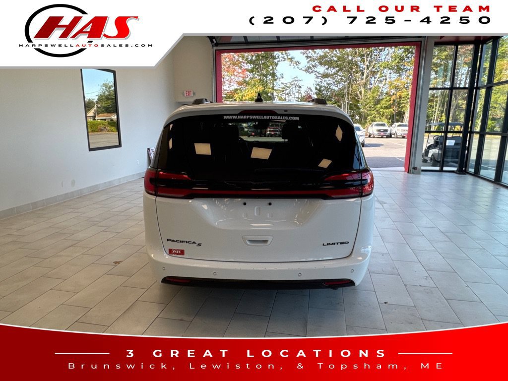 Used 2025 Chrysler Pacifica Limited FWD image 5