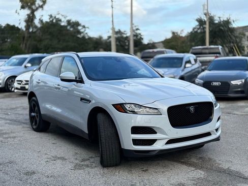 Used 2019 Jaguar F-PACE Prestige image 11