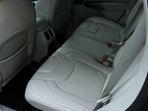 Used 2020 Jeep Cherokee Limited image 20