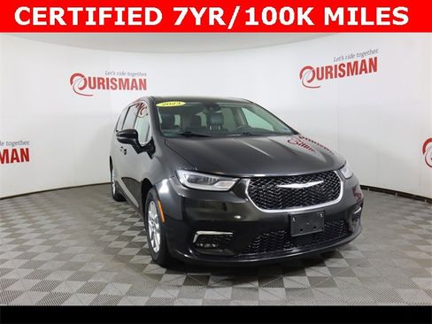 Used 2023 Chrysler Pacifica Touring-L image 11