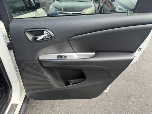 Used 2016 Dodge Journey SE w/ Flexible Seating Group image 38