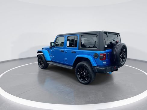 Used 2022 Jeep Wrangler Unlimited Sahara w/ Cold Weather Group AWD/4WD image 6