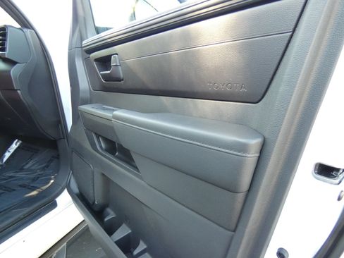 Used 2025 Toyota Tundra SR image 37