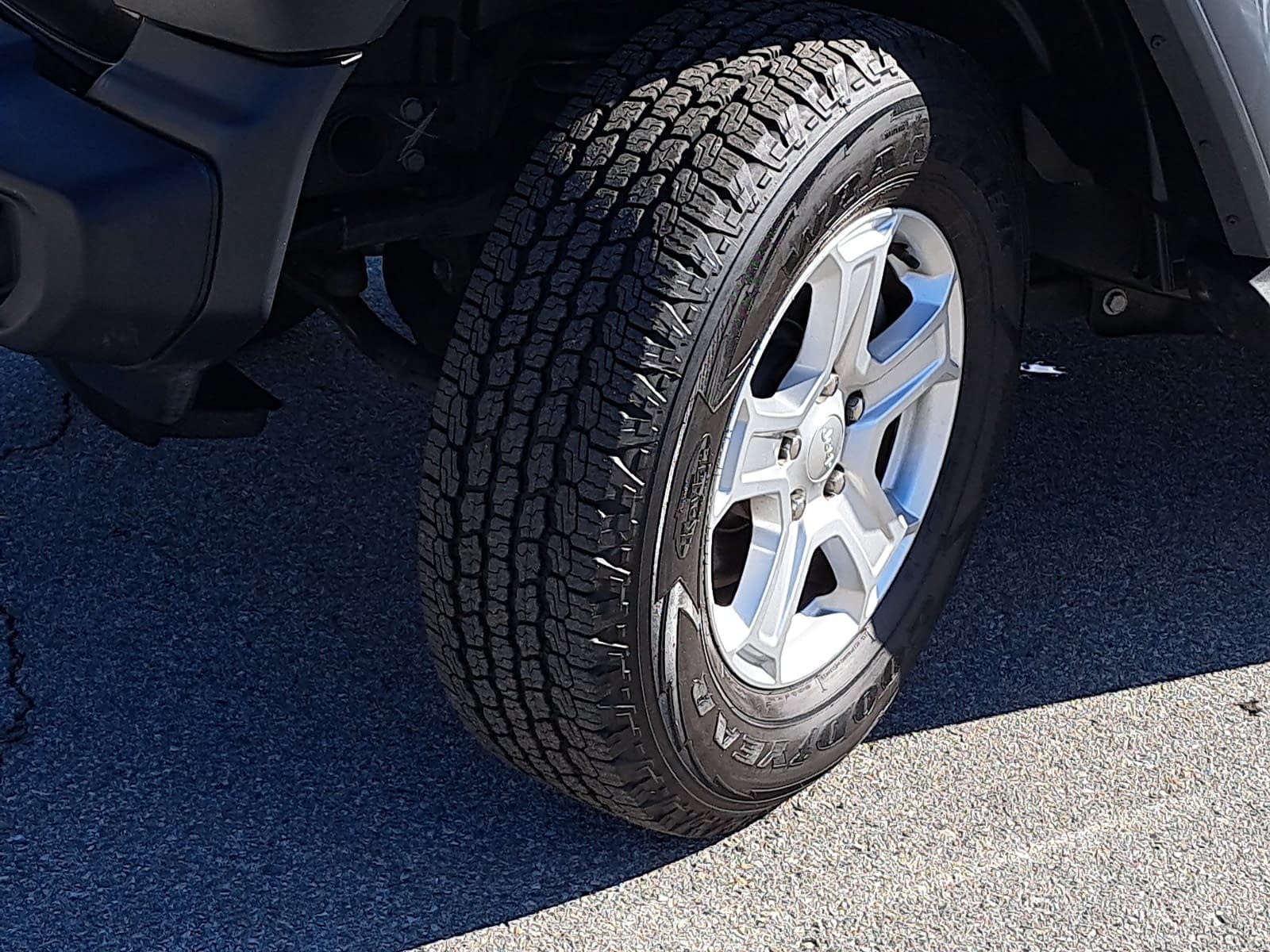 Used 2020 Jeep Wrangler Sport AWD/4WD image 34