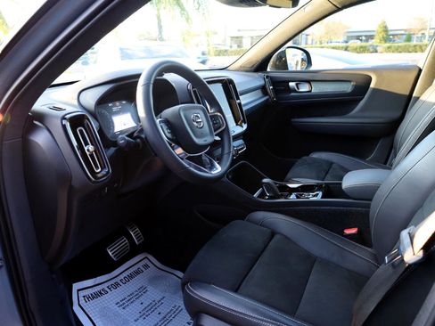 Used 2022 Volvo XC40 T4 R-Design w/ Advanced Package image 10