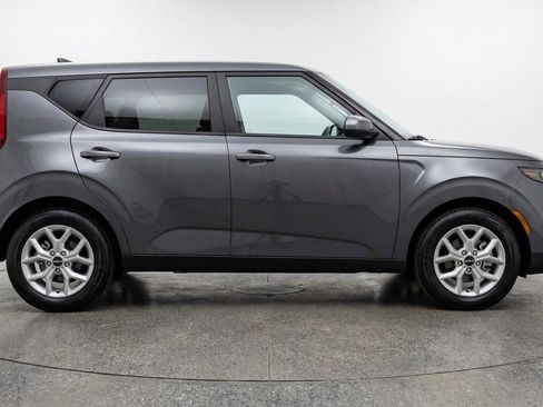 Used 2025 Kia Soul LX w/ LX Technology Package image 11
