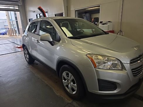 Used 2016 Chevrolet Trax LS w/ LPO, Cargo Package FWD image 1