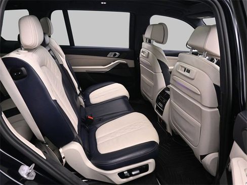 Used 2019 BMW X7 xDrive50i w/ M Sport Package image 19