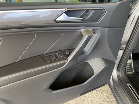 Used 2023 Volkswagen Tiguan SE R-Line image 14