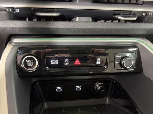 Used 2025 Audi Q5 Premium Plus w/ Premium Plus AWD/4WD image 25