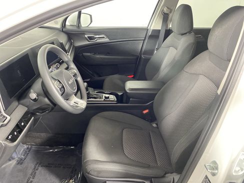 Used 2023 Kia Sportage LX image 17
