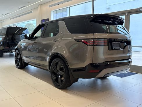Used 2025 Land Rover Discovery Dynamic SE image 3