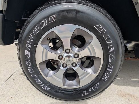 Used 2018 Jeep Wrangler Unlimited Sahara w/ Connectivity Group image 37