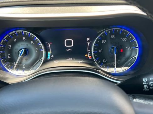 Used 2025 Chrysler Pacifica Select FWD image 20