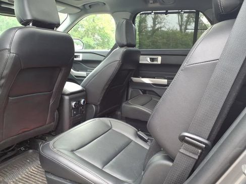 Used 2023 Ford Explorer Limited w/ Equipment Group 301A AWD/4WD image 10