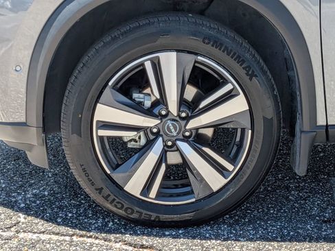 Used 2023 Nissan Rogue SL w/ SL Premium Package image 32