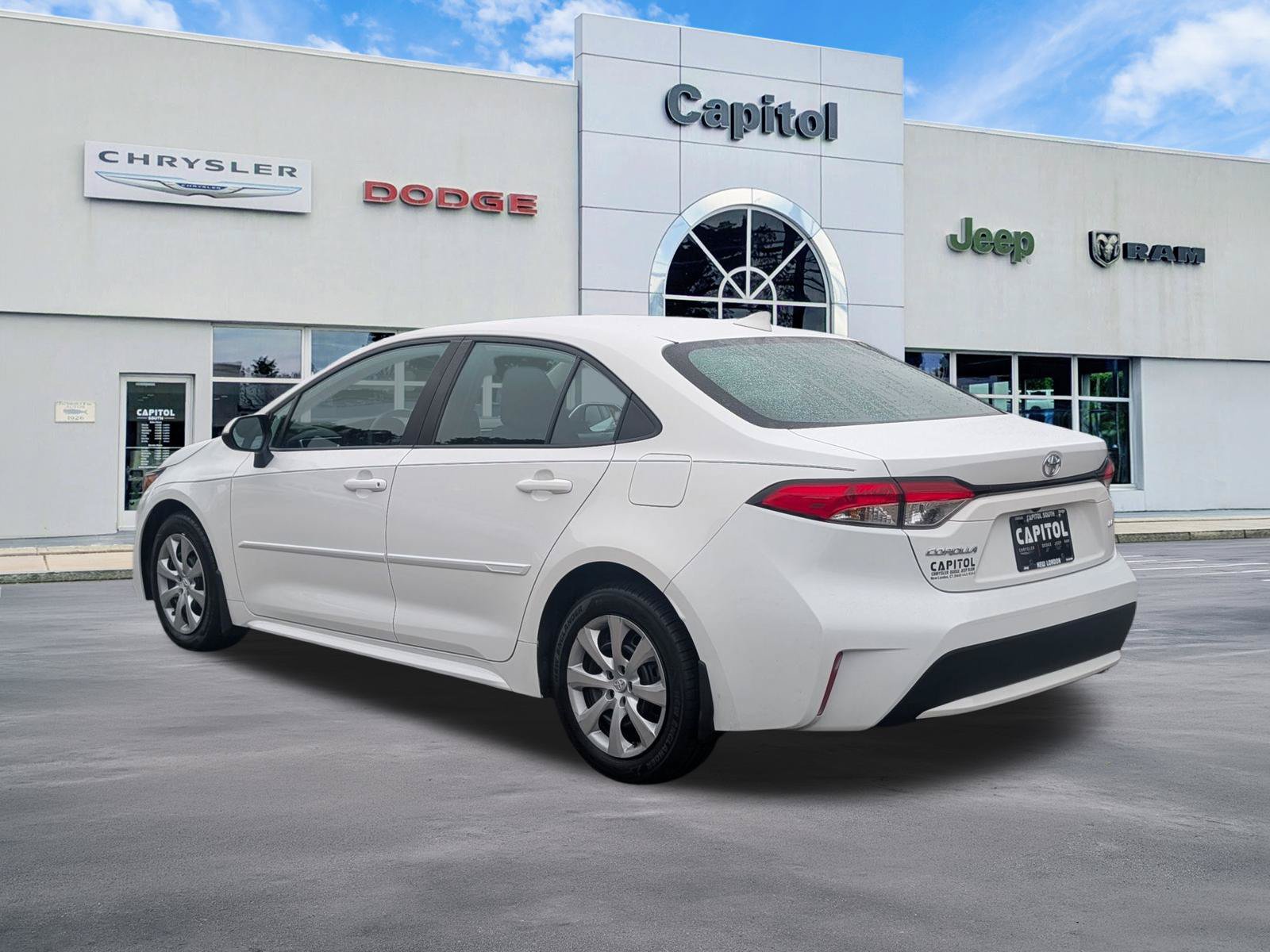 Used 2020 Toyota Corolla LE FWD image 5