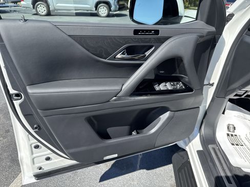 Used 2025 Lexus LX 600 4WD w/ Premium Package image 23