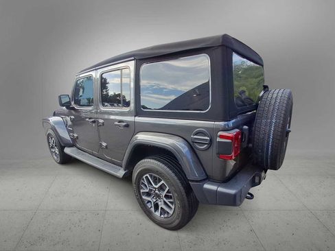 Used 2024 Jeep Wrangler Unlimited Sahara w/ Technology Group AWD/4WD image 6