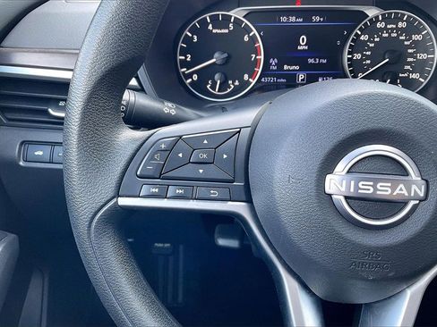 Used 2025 Nissan Altima 2.5 SV image 17