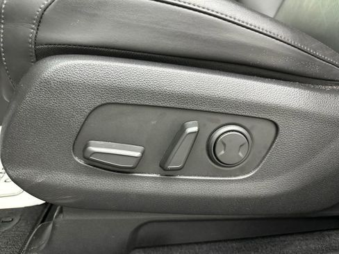 Used 2024 Kia Carnival LX FWD image 10