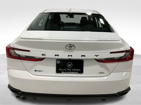 Used 2025 Toyota Camry SE image 5