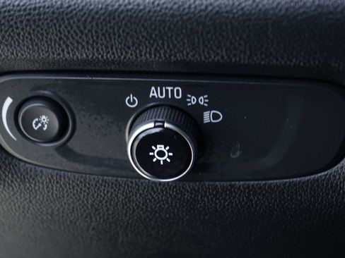 Used 2023 Chevrolet Traverse LT FWD image 21