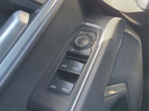 Used 2025 GMC Sierra 1500 SLT image 13