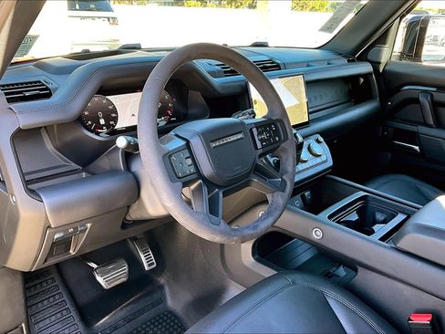 Used 2023 Land Rover Defender 110 V8 image 15