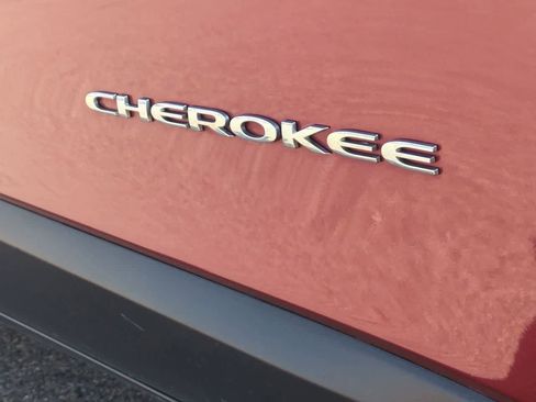 Used 2016 Jeep Cherokee Limited AWD/4WD image 12