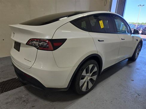 Used 2023 Tesla Model Y Long Range AWD/4WD image 9