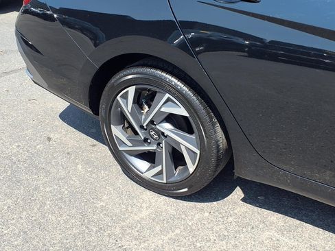 Used 2025 Hyundai Elantra Limited FWD image 27