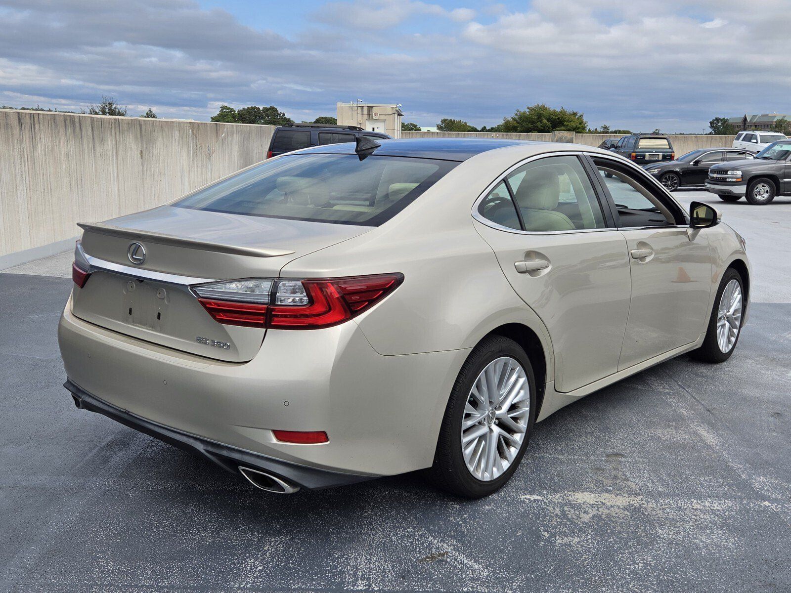 Used 2016 Lexus ES 350 w/ Luxury Package w/Wood Trim FWD image 5