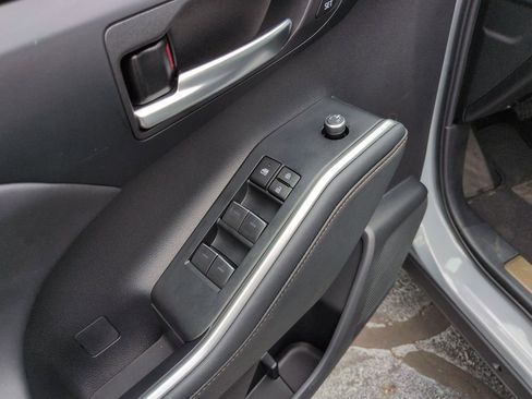 Used 2023 Toyota Highlander Bronze Edition image 11