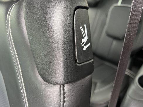 Used 2023 Chrysler Pacifica Touring-L w/ S Appearance Package FWD image 41