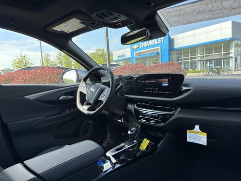 New 2025 Buick Envista Avenir image 16