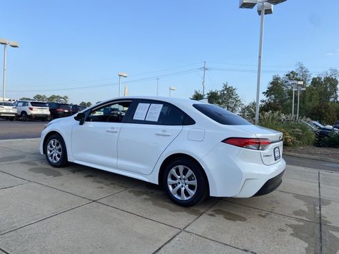 Used 2023 Toyota Corolla LE FWD image 8