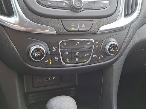 Used 2023 Chevrolet Equinox LT image 18