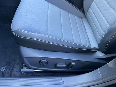 Used 2025 Volkswagen Jetta SE image 23