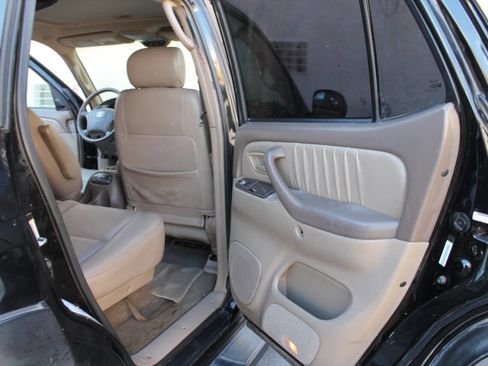 Used 2003 Toyota Sequoia Limited image 31