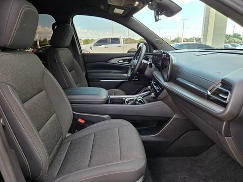 Used 2024 Chevrolet Traverse LT w/ Enhanced Driving Package FWD image 28