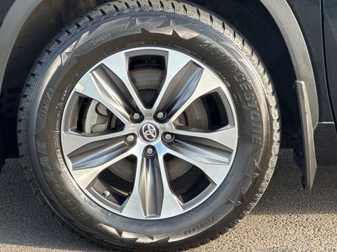 Used 2020 Toyota Highlander XLE image 33