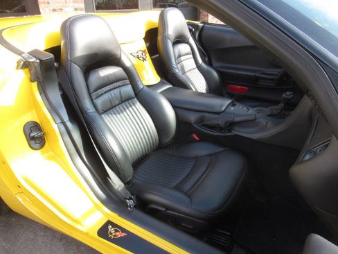 Used 2001 Chevrolet Corvette Convertible w/ Preferred Equipment Group2 image 7
