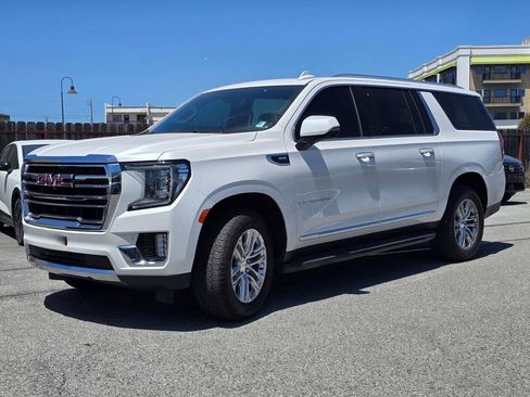 Used 2022 GMC Yukon XL SLT w/ SLT Premium Package AWD/4WD image 2